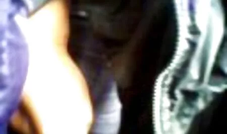 De schoonheid onthult de rode baljurk die Halima afscheurt met filmeporno xxxl een dildo.