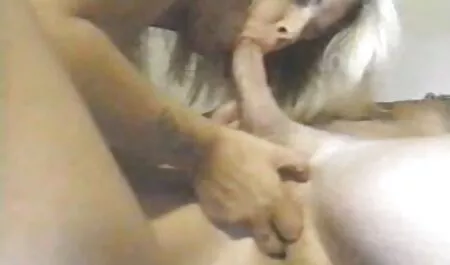 Flexibele turnster Ariella met futute la munca natuurlijke tieten