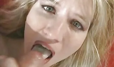 Blond met grote femei care se masturba kont