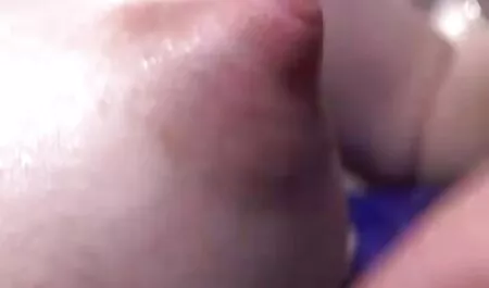 Een meisje met grote tieten verlichtte de spanning van haar drie ooms nam haar in de mond pornoxxx ro en voet in het poesje