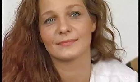 Mam besloot haar slapende pornohd 2 zoon te plezieren.