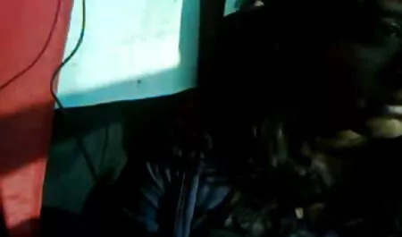 Langharige brunette Se andnika laat dit alles zien, zuigend en neukend zichzelf filmporno hd roze.