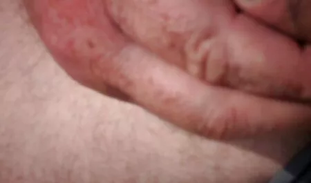 In de natuur wordt het meisje filmulețe por geneukt door drie mannen.