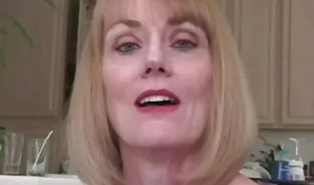 De minnaar van anale seks was een vervanging voor ebbenhout. porno online noi